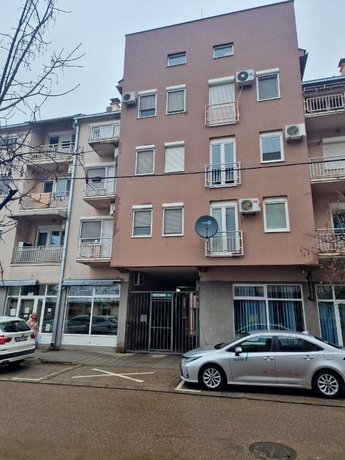 Quiet Center Lejlighed Sremska Mitrovica Eksteriør billede